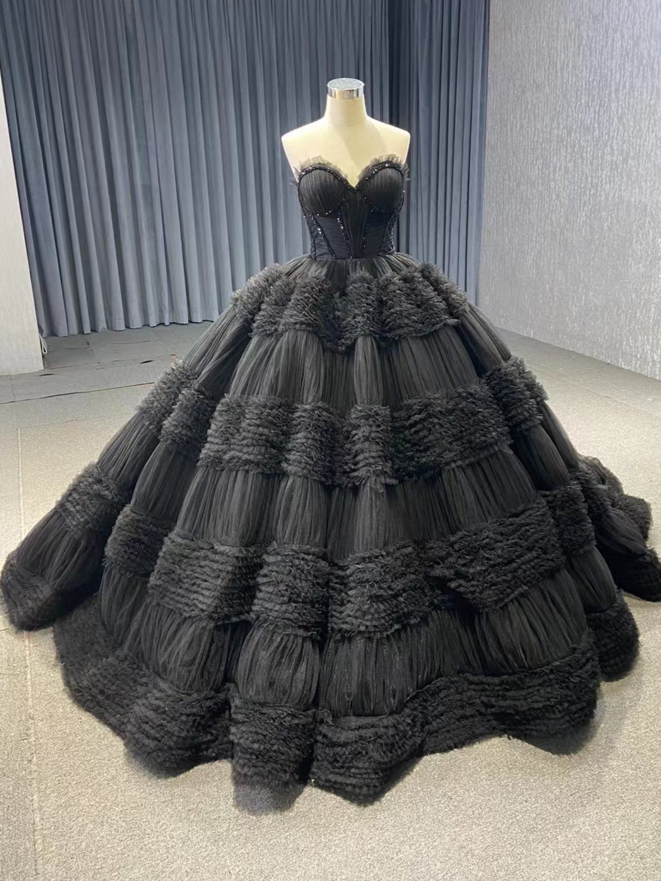 Black Ball Gown Tulle Sweetheart Beading Prom Dress