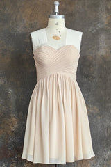 Lovely Short Chiffon Strapless Bridesmaid Dresses Sweetheart Homecoming Dress