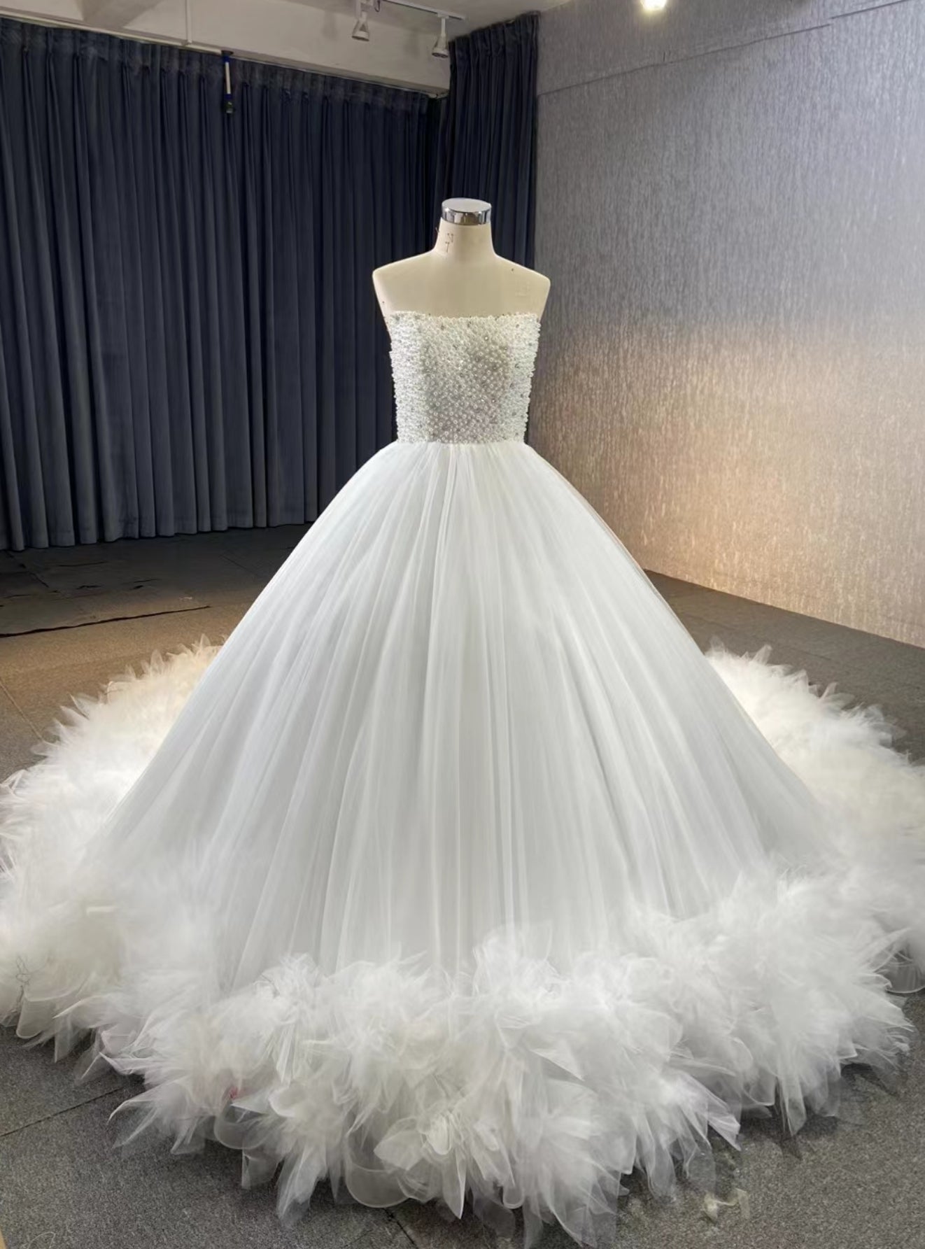 White Tulle Strapless Pearls Wedding Dress